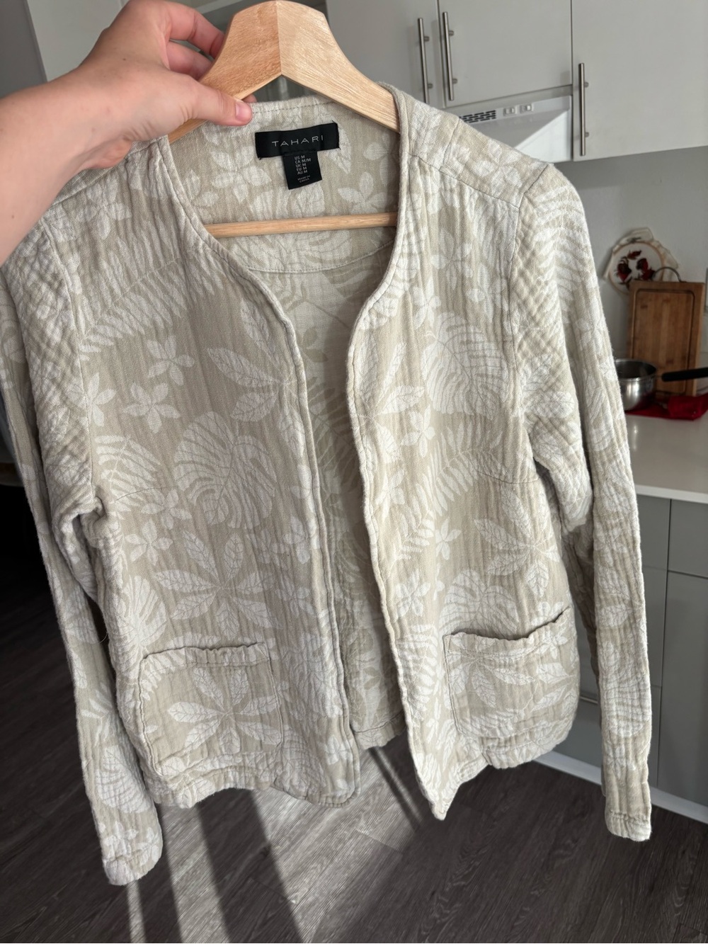 BOGO*** %53 linen %47 cotton Tahari Neutral Cream Quilted Floral Blazer
